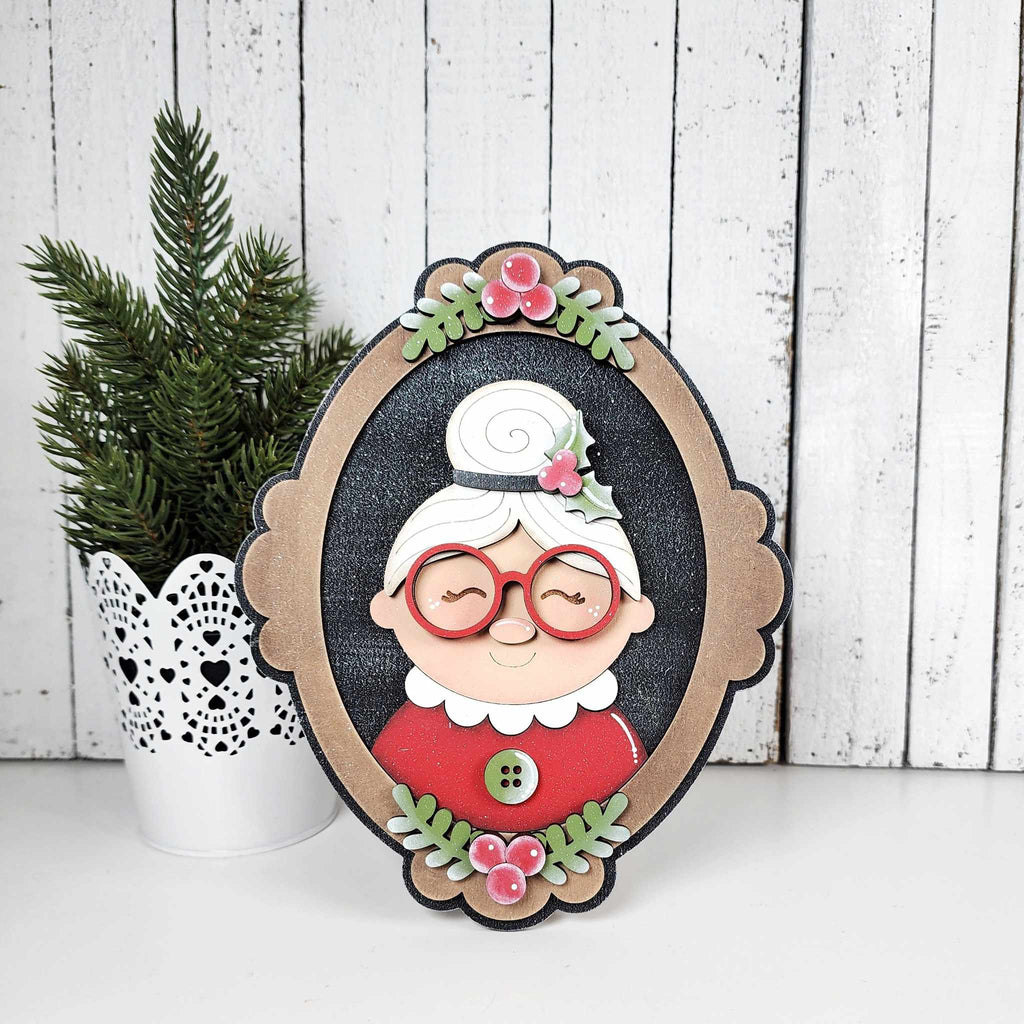 Mrs. Claus Home Accent Set DIY Kit
